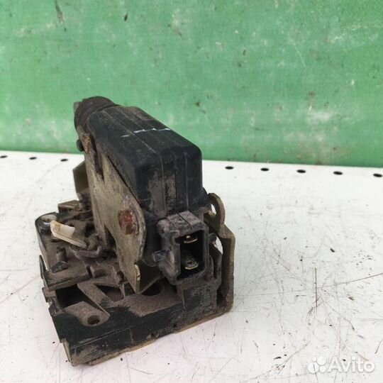 Замок двери передней правой Рено Логан