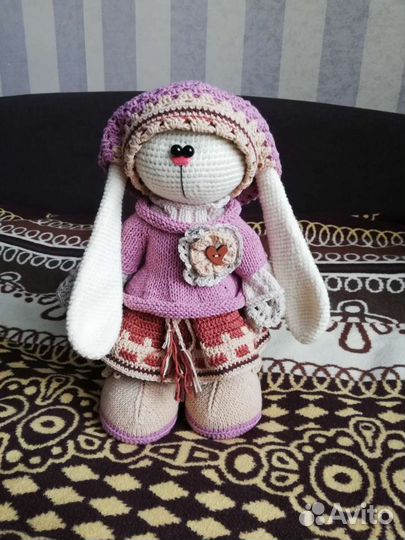 Игрушка. Вязаная зая