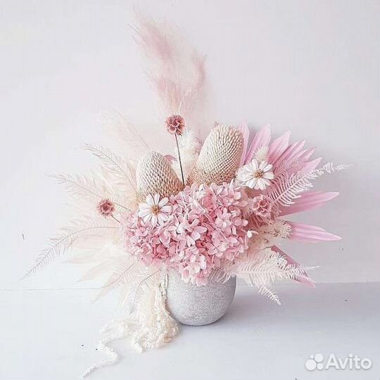 Интерьерная композиция из сухоцветов