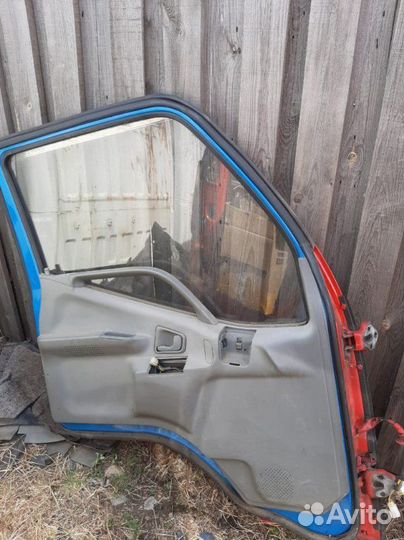 Петля двери передняя левая Mitsubishi Fuso Canter