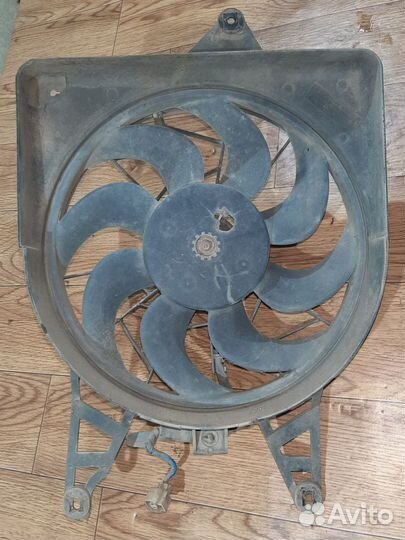 Вентилятор охлаждения радиатора Hyundai Lantra