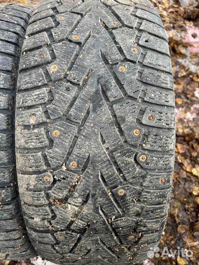 Pirelli Ice Zero 275/45/20