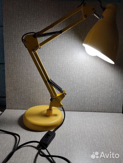 Лампа настольная