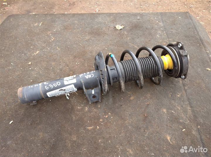 Стойка подвески передняя правая Volkswagen Jetta