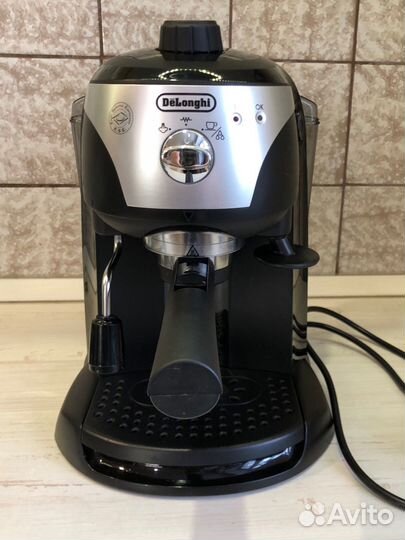 Кофеварка рожковая Delonghi EC221.B