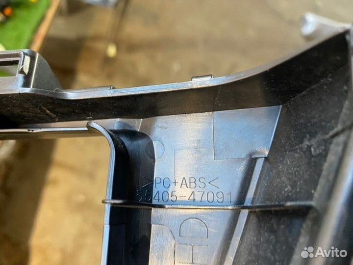 Рамка магнитолы (12) Toyota Prius A ZVW41 2ZR-FXE