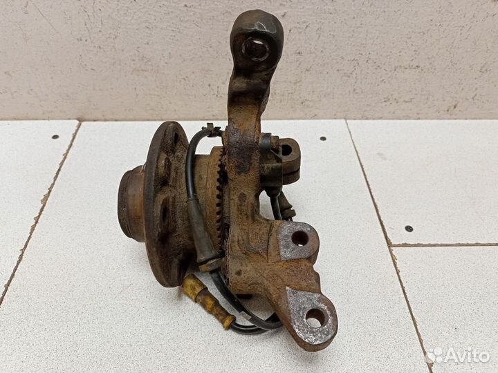 Кулак передний правый 90445667