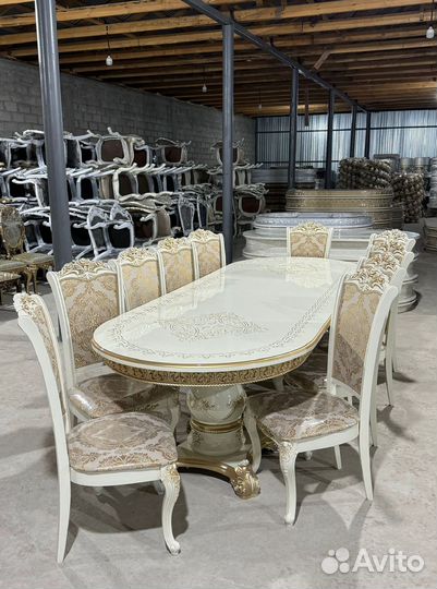 Стол обеденный. В наличии