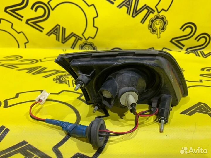 Стоп сигнал в крышку багажника задний правый