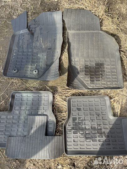 Продам комплект резиновых ковриков