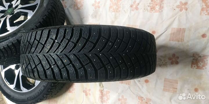 R17 Michelin X-Ice North 4 215/60, PCD 5x114.3 DIA 67.1