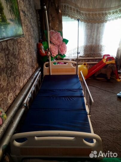 Медицинская кровать с матрасом