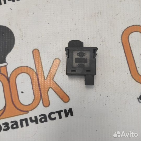 Кнопка корректора фар Nissan