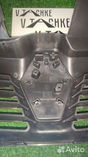 Передняя решотка с бампера Renfult Logan2