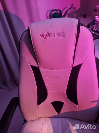 Компьютерное кресло белое