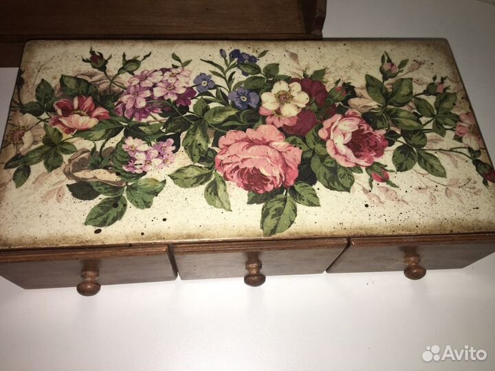 Будуарная подставка и шкатулка