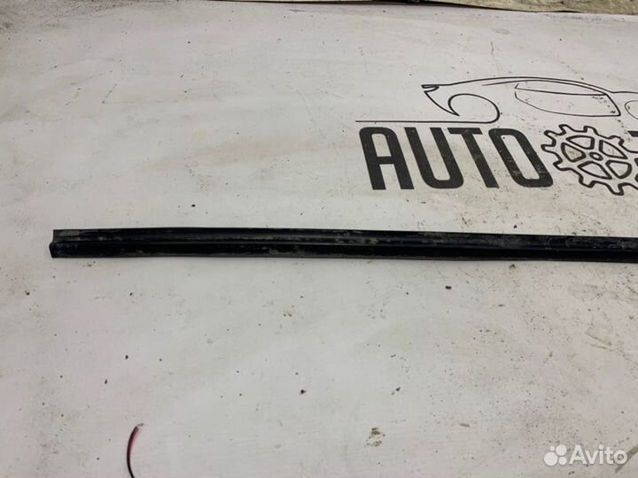 Резинка уплотнительная стекла Renault Logan K7J710