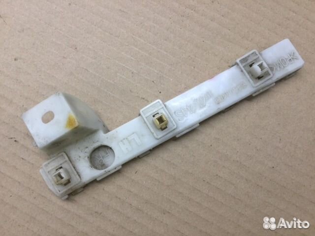 Направляющая бампера Митсубиси Лансер (CX, CY)