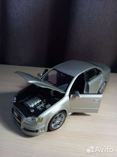 Audi RS4 Модель автомобиля