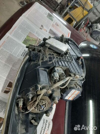 Фара правая mazda demio 2007