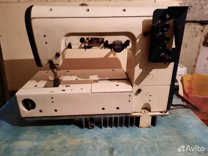 Промышленная швейная машинка