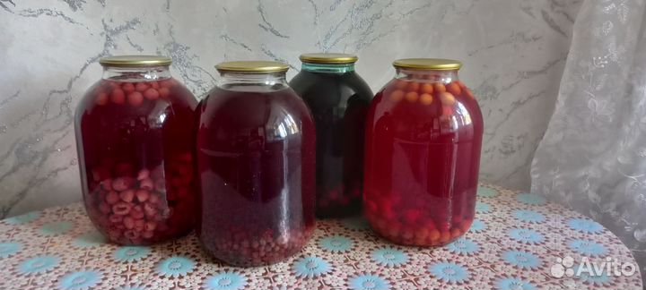 Огурцы, помидоры, чеснок, салаты, варенье, компоты