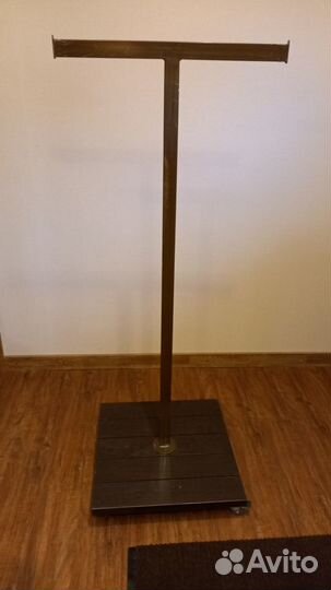 Стойка для одежды