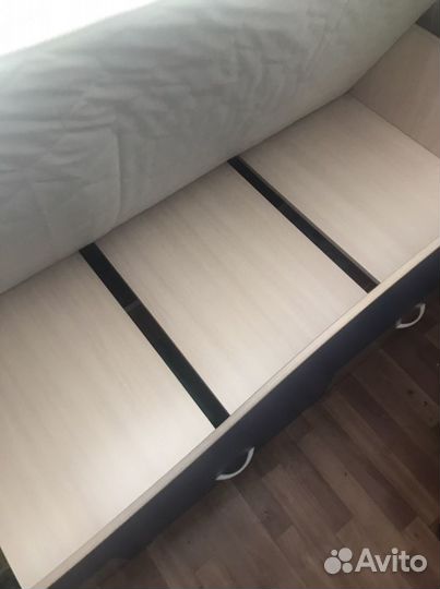 Кровать односпальная с матрасом (90 на 200)