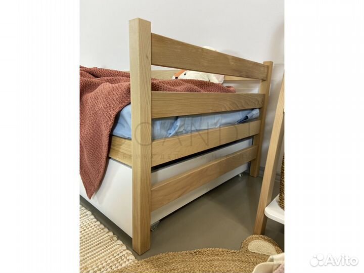 Детская кроватка с бортиком из бука