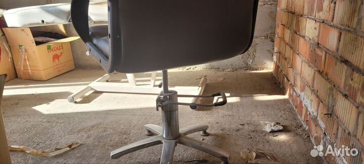 Парикмахерское кресло