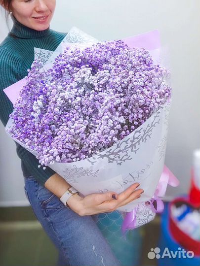 Букет из белой цветной гипсофилы