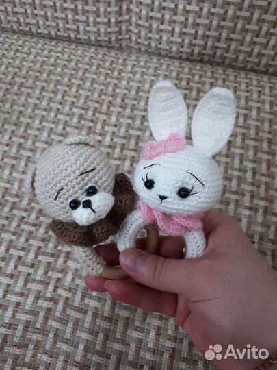 Погремушка прорезыватель вязаная