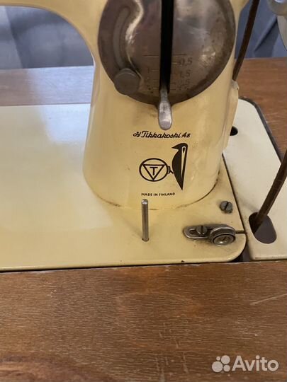 Швейная машина Tikka на чугунной станине