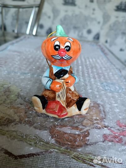 Фарфоровая новогодняя игрушка