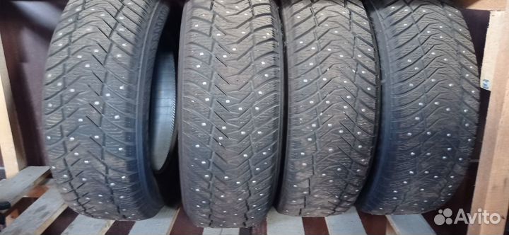 Yokohama Ice Guard IG65 215/60 R16 99T