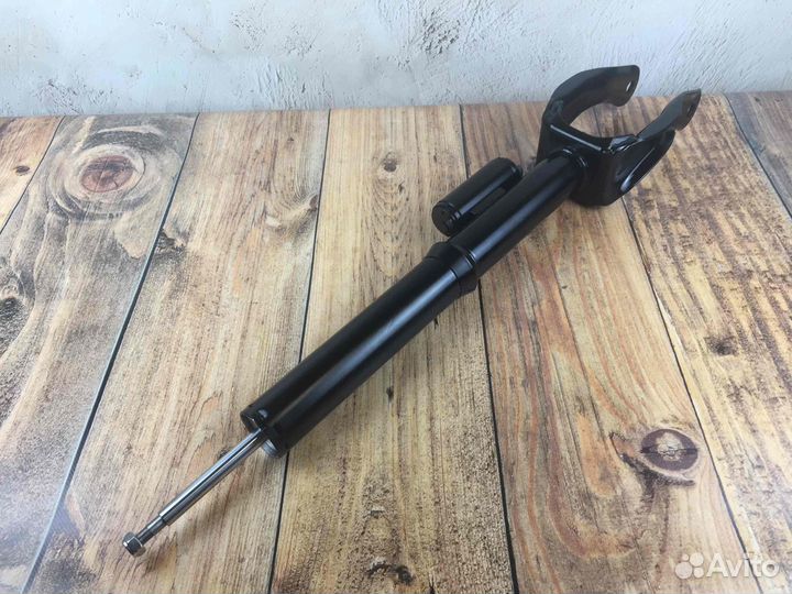 Амортизатор передний левый на Mercedes X166