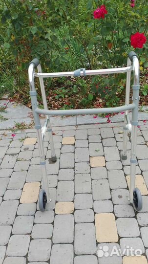 Ходунки для взрослых на колесах