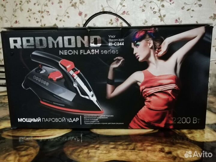 Утюг redmond RI-C244