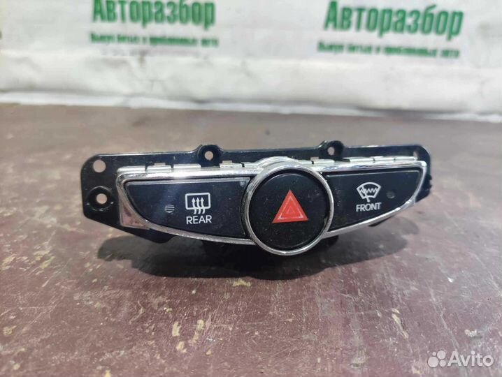 Кнопка аварийки Hyundai Solaris