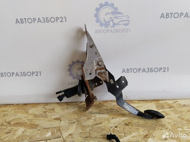 Педаль сцепления Mazda 3 bk