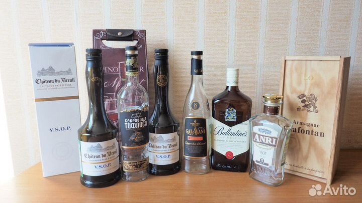 Пустые бутылки из под алкоголя