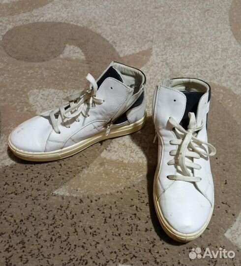 Кроссовки женские