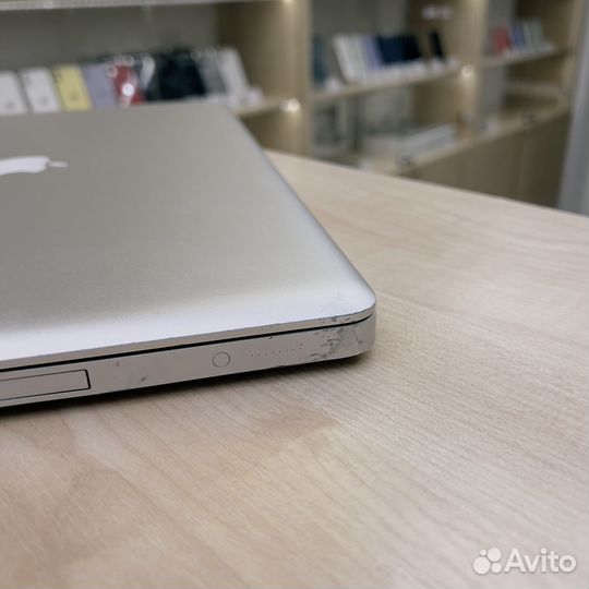 Отличный MacBook Pro 17 2010