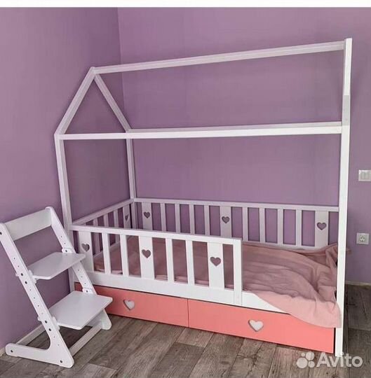 Кровать домик из массива