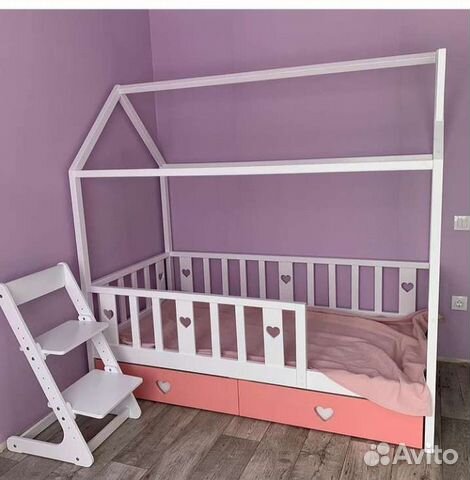 Кровать домик из массива