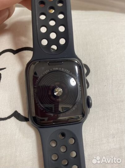 Часы apple watch se 40 mm nike