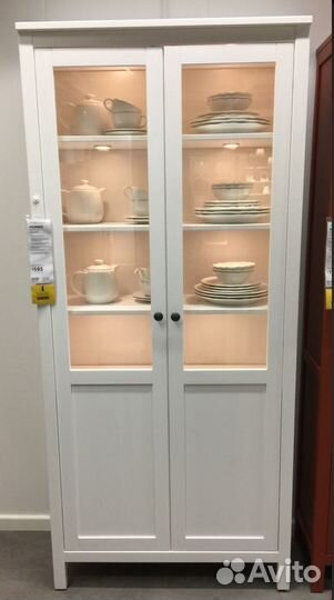 Шкаф витрина хемнэс