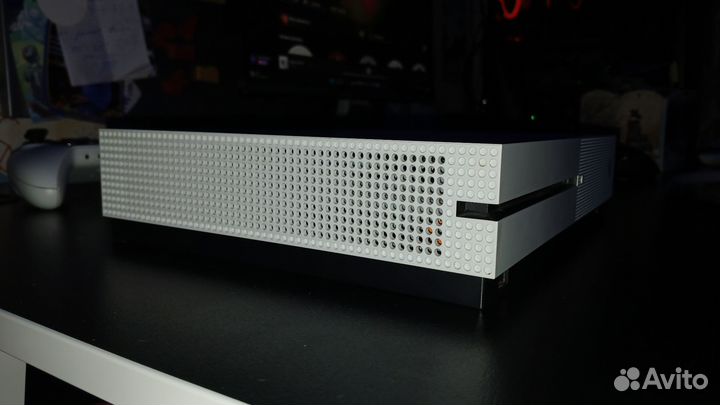 Xbox one s 1tb с геймпадом