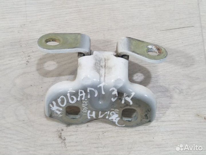 Петля двери задняя правая Chevrolet Cobalt седан