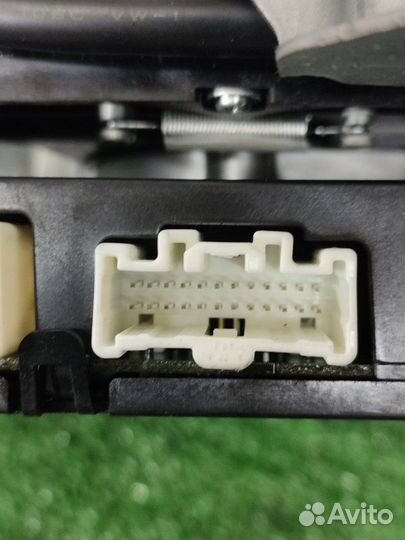 Доводчик Двери задний левый Mazda Premacy cwffw